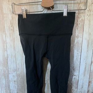 Lululemon stretchy cropped leggings